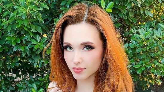 betsy odowd recommends Amouranth Machine