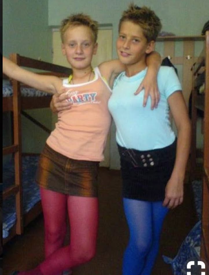 twinks giving head - ariana grande twerking amature wife swallow